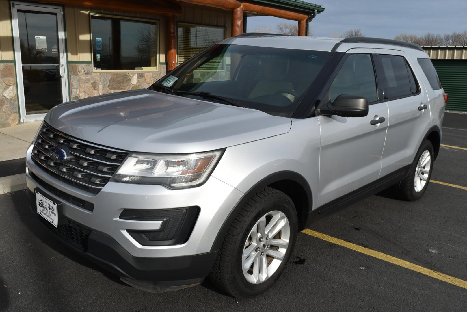 2017 Silver /Tan Ford Explorer (1FM5K8B87HG) with an 3.5L V-6 TI-VCT engine, 6-Speed Selectshift transmission, located at 1600 E Hwy 44, Rapid City, SD, 57703, (605) 716-7878, 44.070232, -103.171410 - Photo#2